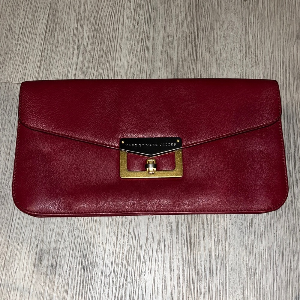 Ike new Marc By Marc Jacobs large clutch.